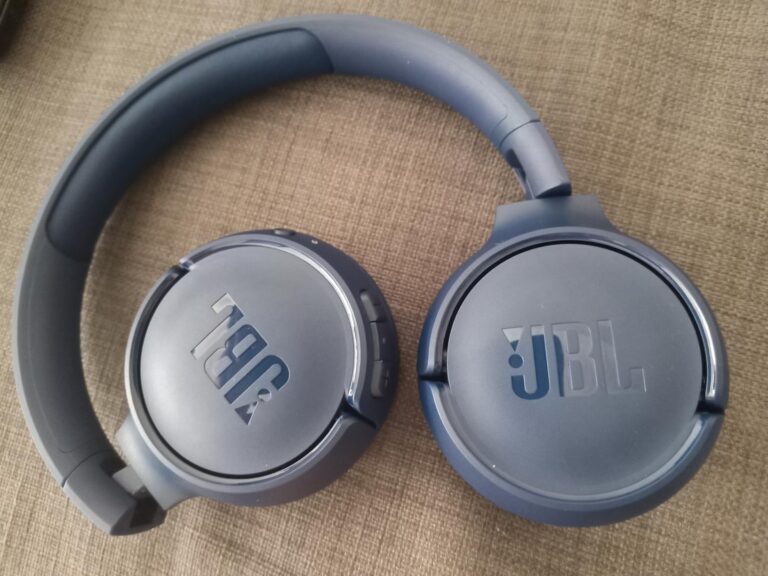 JBL Bluetooth headphones